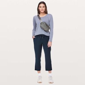Lululemon Women’s On The Fly Navy Blue Cropped Pants Size 2